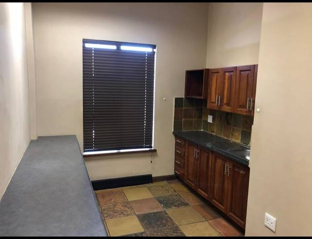 BUSINESS PROPERTY TO RENT IN ELDORAIGNE